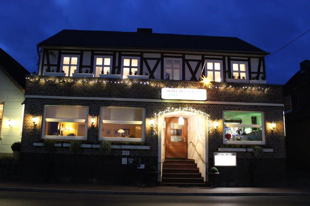 Hotel Garni Zur Linde Hitzacker Buitenkant foto